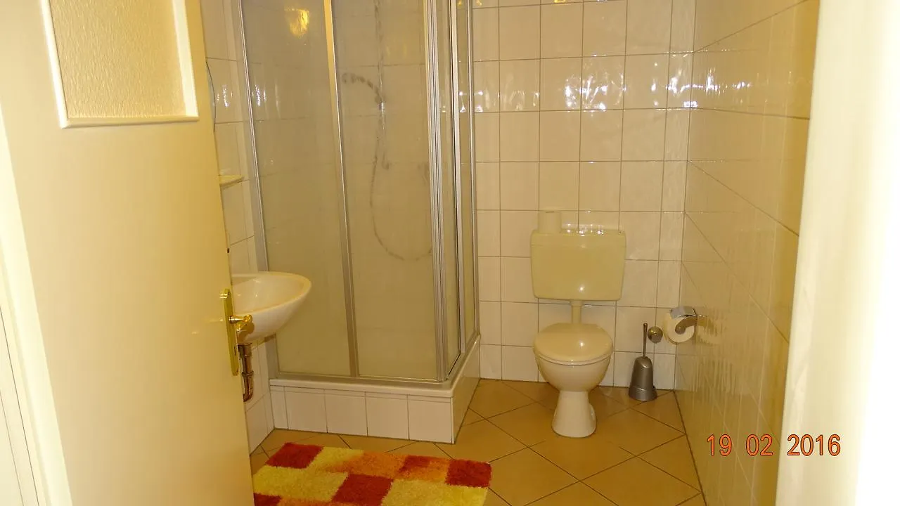 Inn Gasthaus Schnuff 2 Hotel Dusseldorf